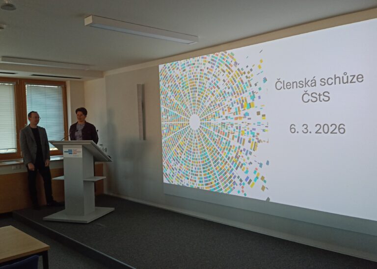 Zahájení členské schůze - Martina Litschmannová (předsedkyně ČStS) a Petr Musil (zástupce ČSÚ)